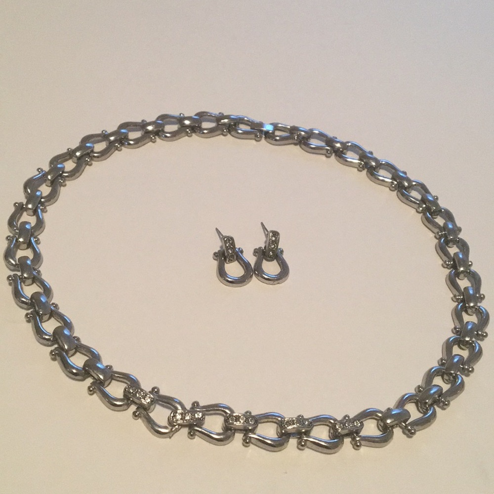 Silver Linked Necklace w/Crystals